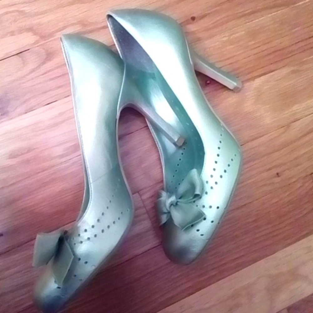 BCBGIRLS Heels - Picture 3 of 5